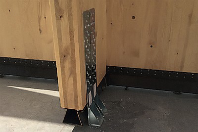 Cordoli ventilati in acciaio: la loro importanza nella costruzione delle case in legno