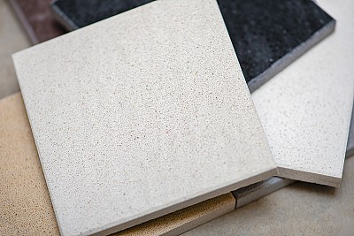 Pietra sinterizzata: il futuro dell'edilizia e del design sostenibile
