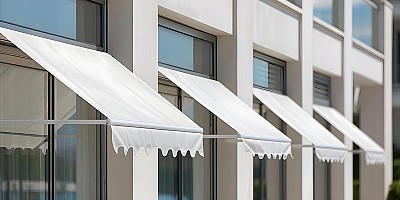 Tenda a rullo tra balconi condominiali: ecco quando è consentita